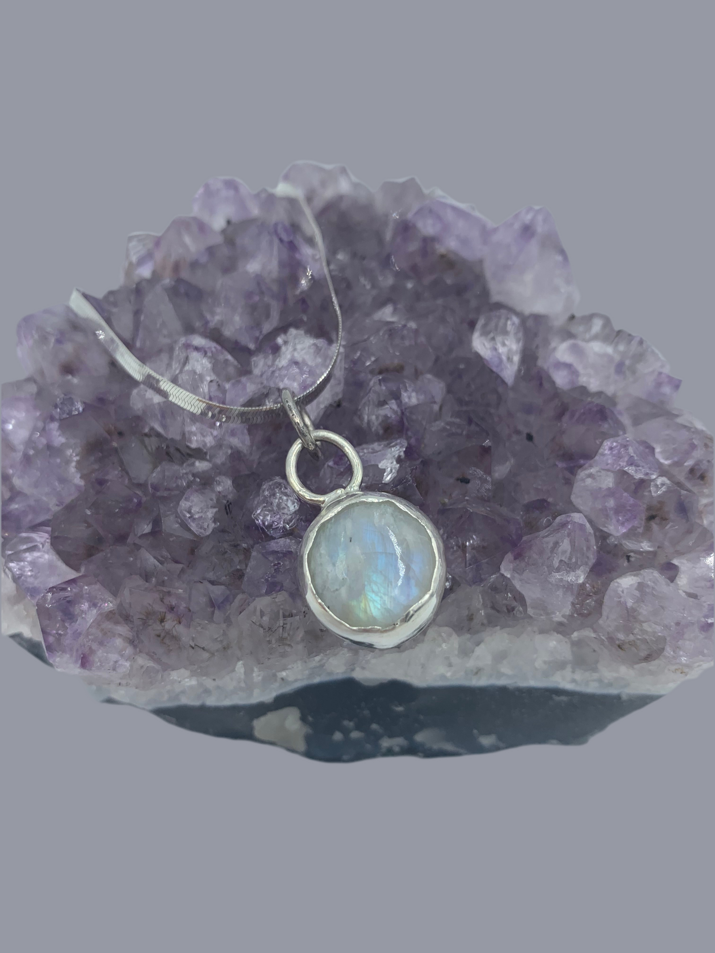 Moon stone and sterling silver .925 (Pendant only)