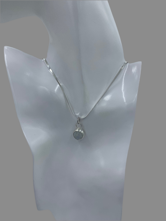 Moon stone and sterling silver .925 (Pendant only)