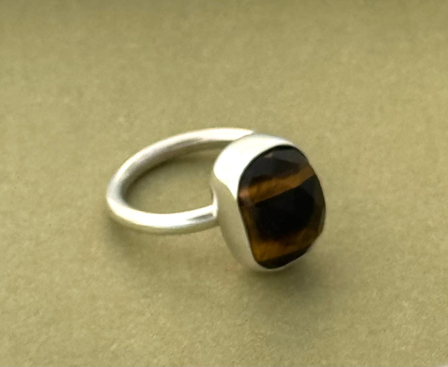 Tiger eyes and sterling silver, size 7