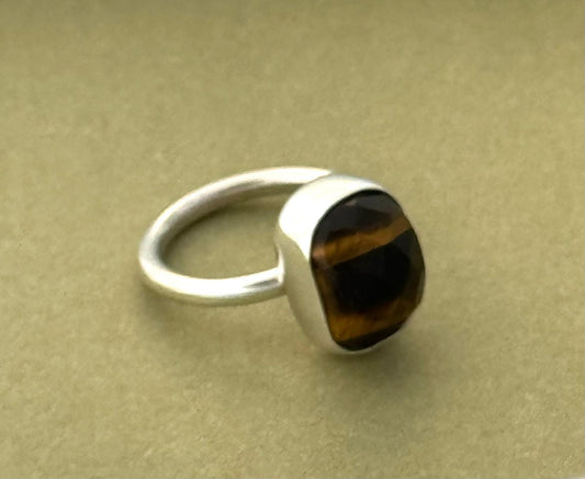 Tiger eyes and sterling silver, size 7